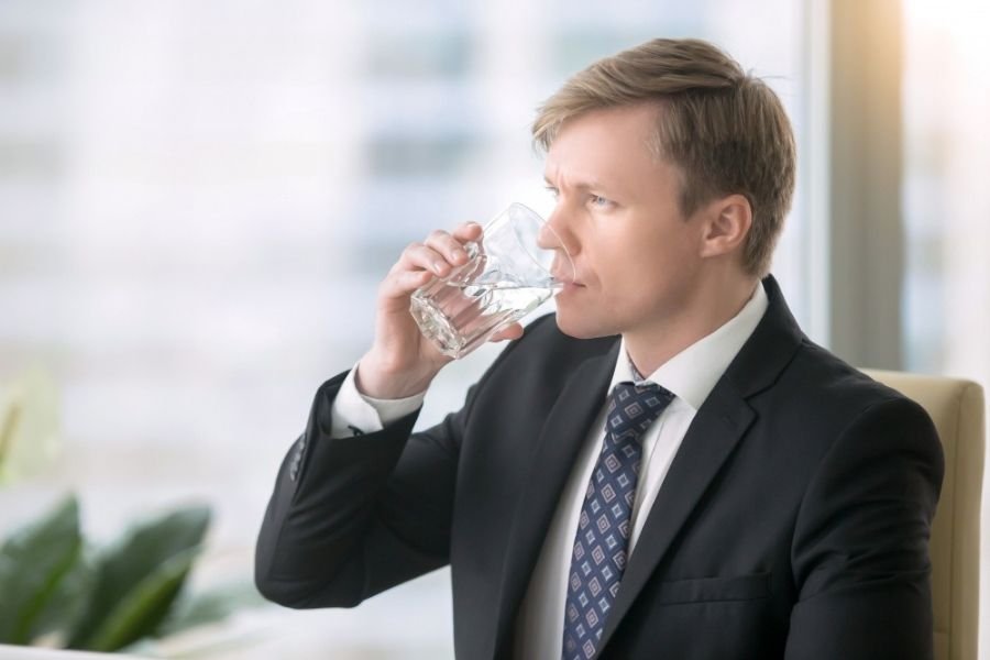 Cách uống nước giảm stress