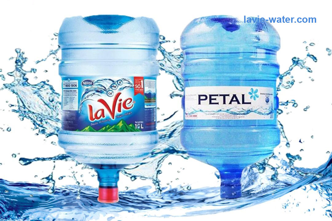 Nên chọn nước khoáng LaVie hay nước tinh khiết PETAL?