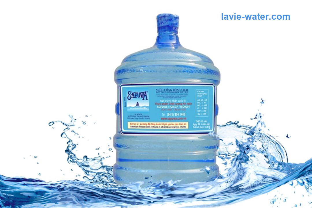 Nên chọn mua nước khoáng LaVie hay nước tinh khiết Sapuwa?